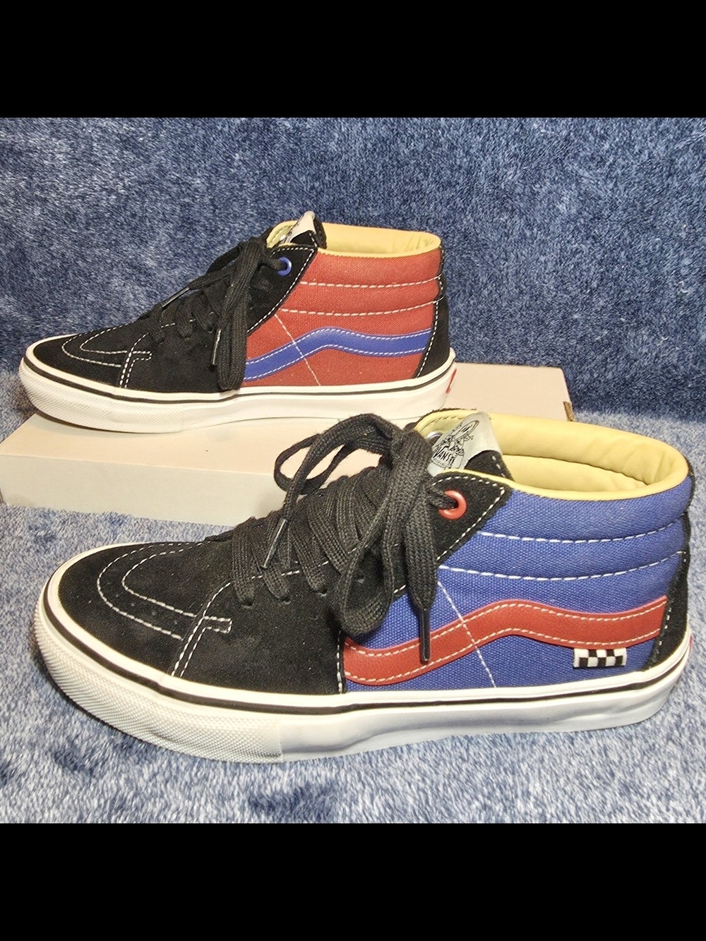 Vans Skate Grosso Mid in mis-matched "University Red/Blue"